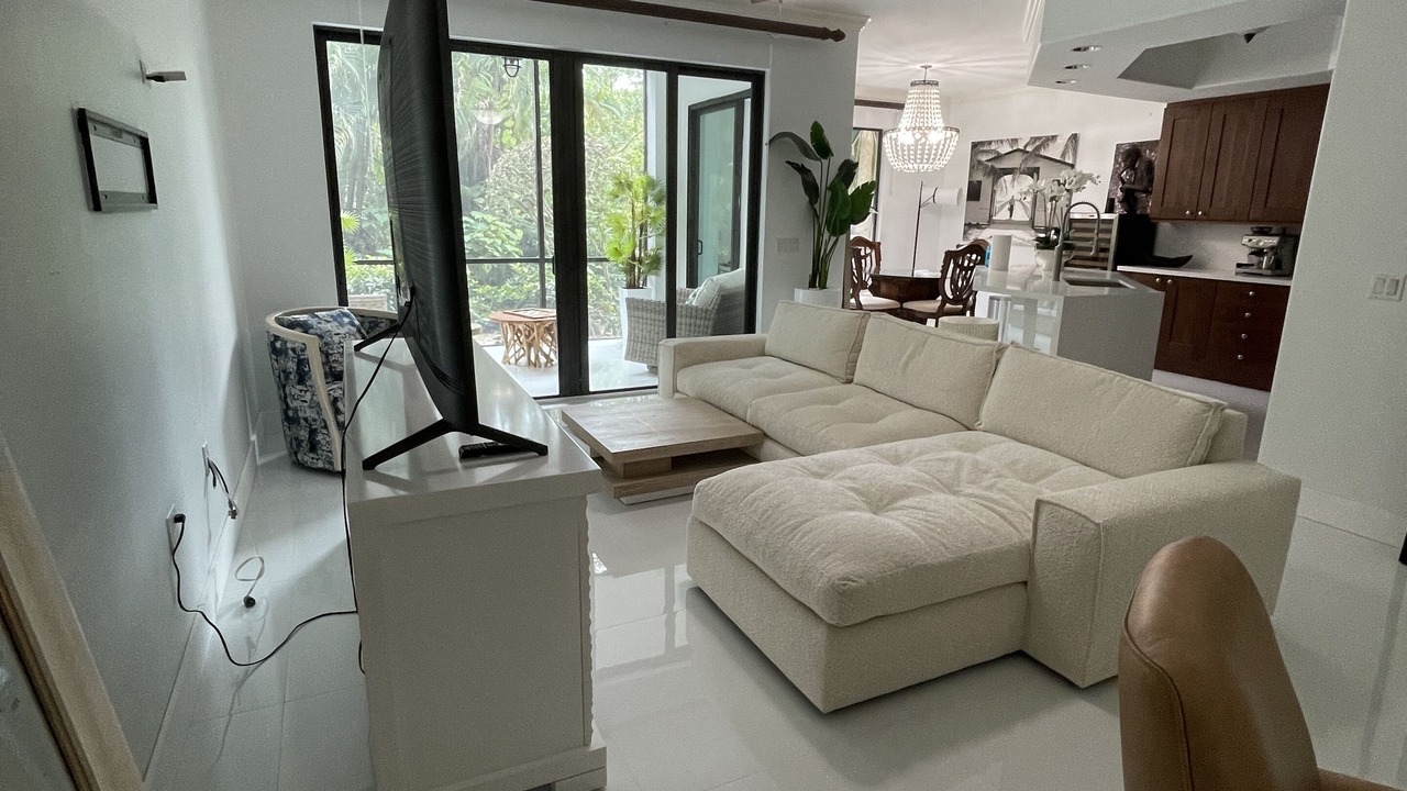 Photo of Livingroom in Royal Harbor