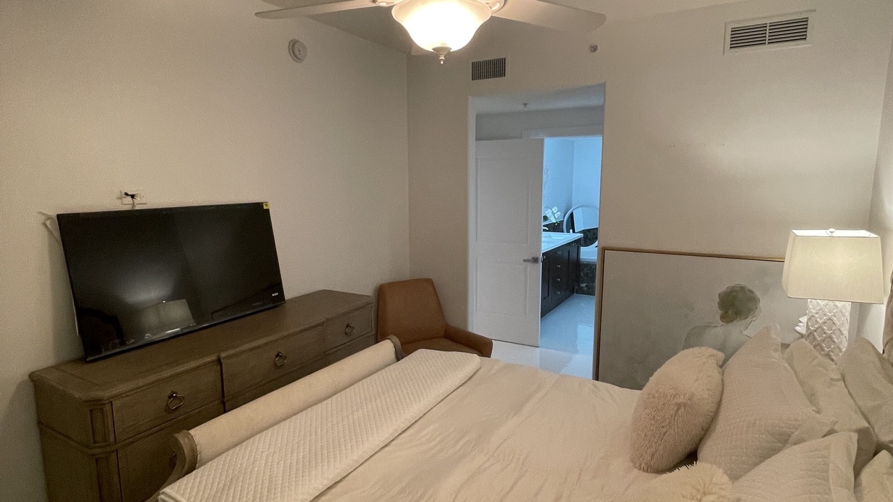 Photo of Bedroom in Royal Harbor