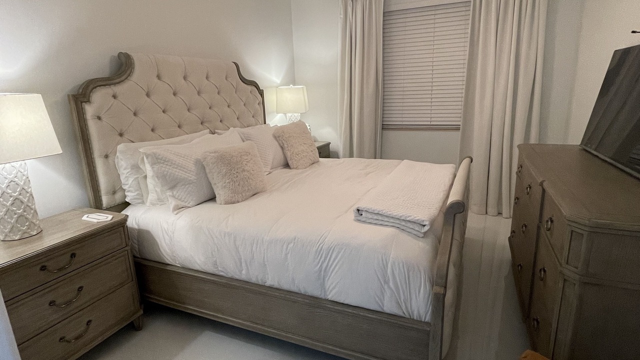 Photo of Bedroom in Royal Harbor