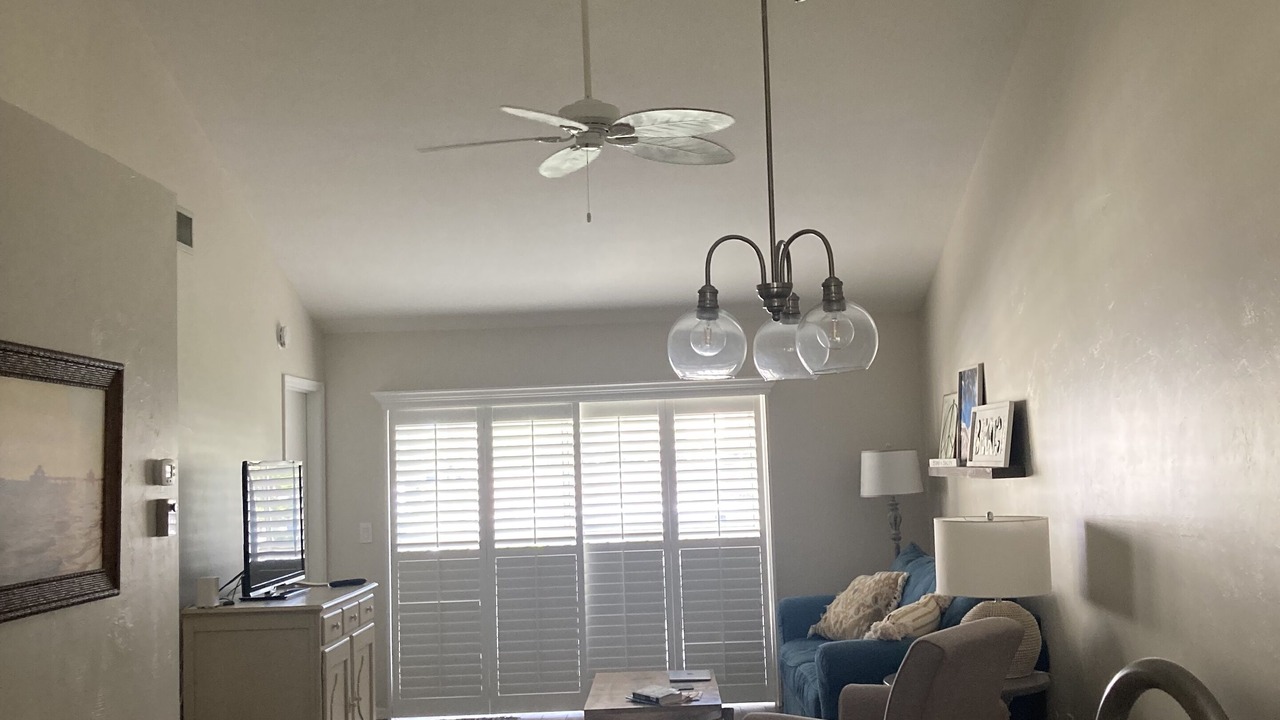 Photo of Livingroom in Crown Pointe