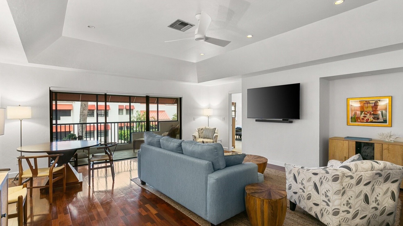 Photo of Livingroom in Pelican Bay