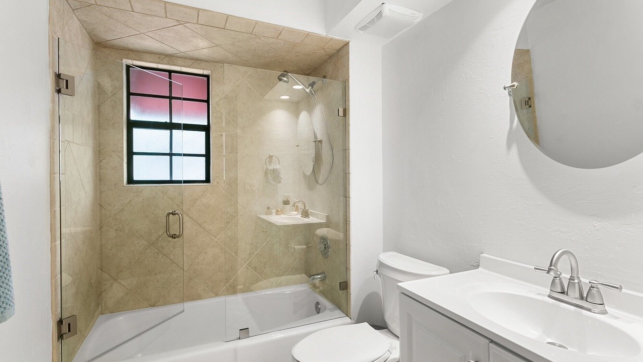 Photo of Bathroom in Pelican Bay