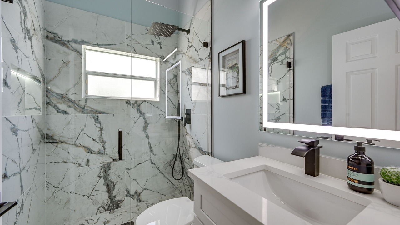 Photo of Bathroom in Crown Pointe