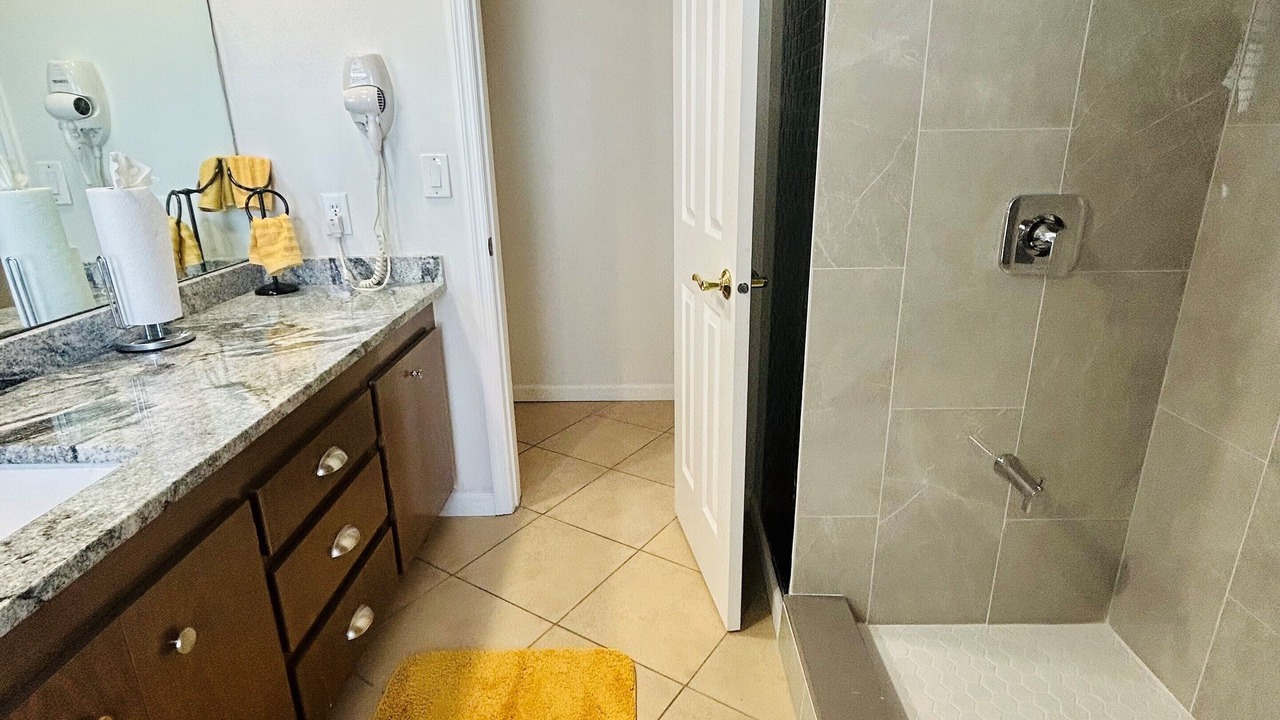 Photo of Bathroom in Bayshore Gardens