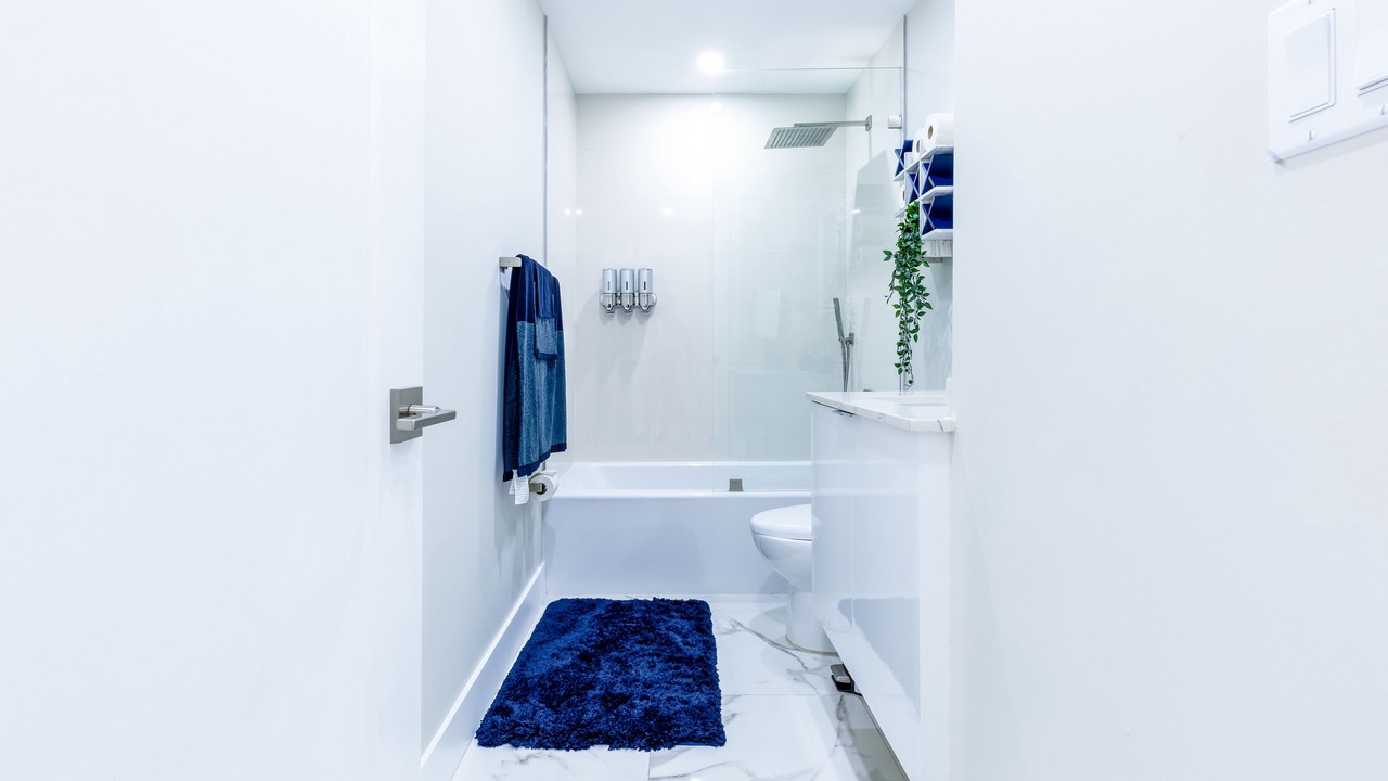 Photo of Bathroom in Kendale Lakes