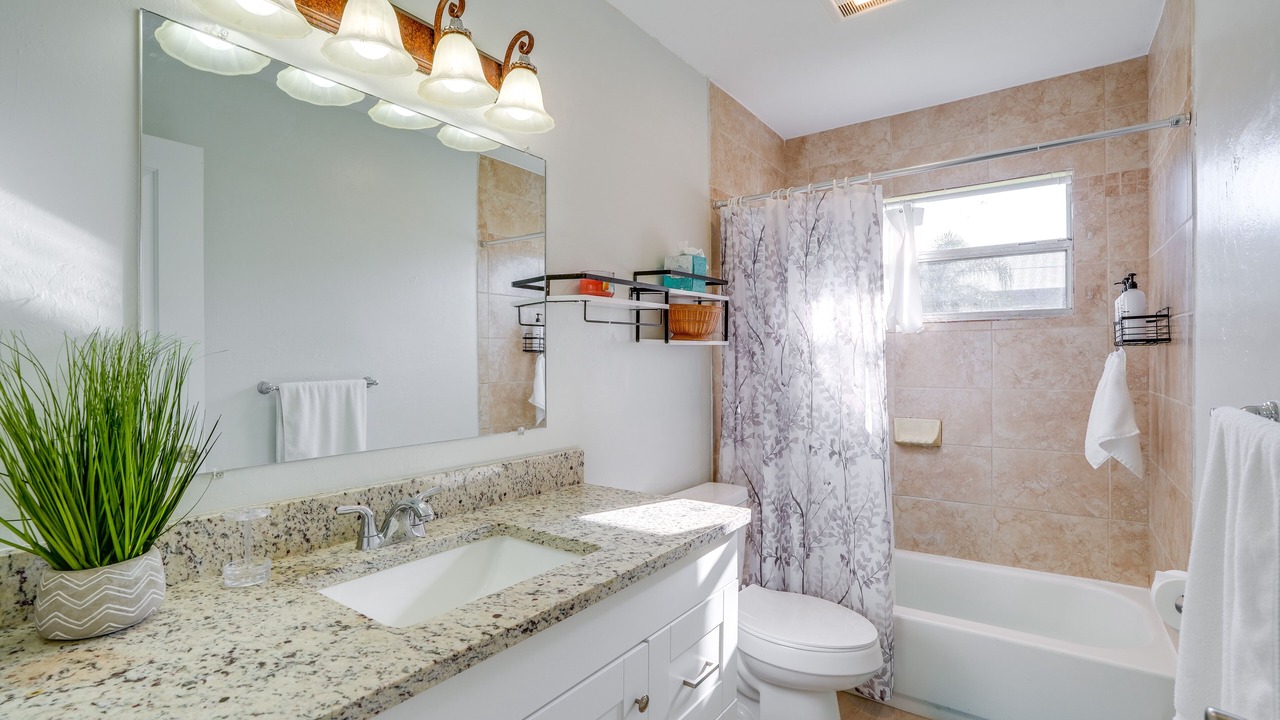Photo of Bathroom in San Carlos Park