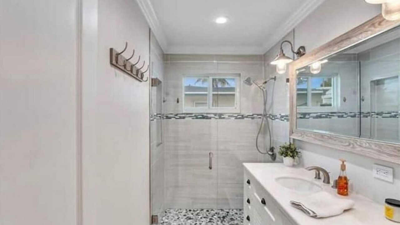 Photo of Bathroom in Garden Isles