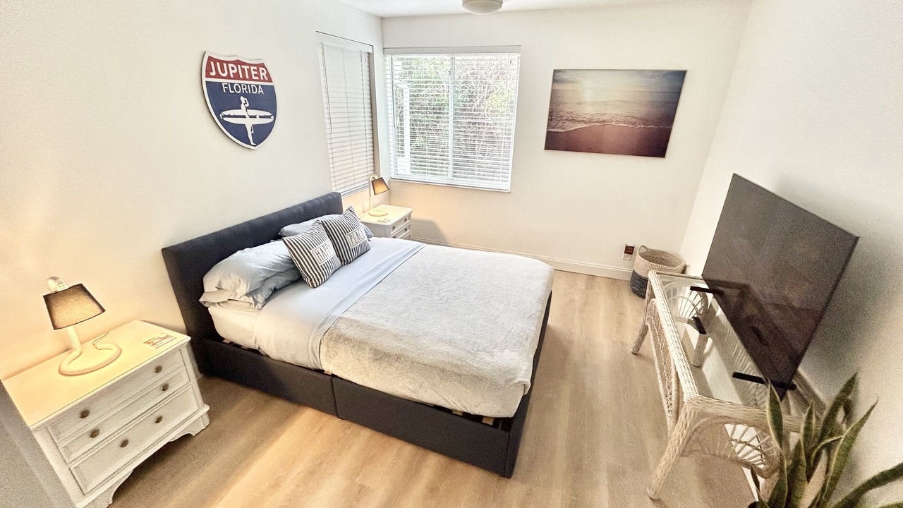 Photo of Bedroom in Jupiter Bay