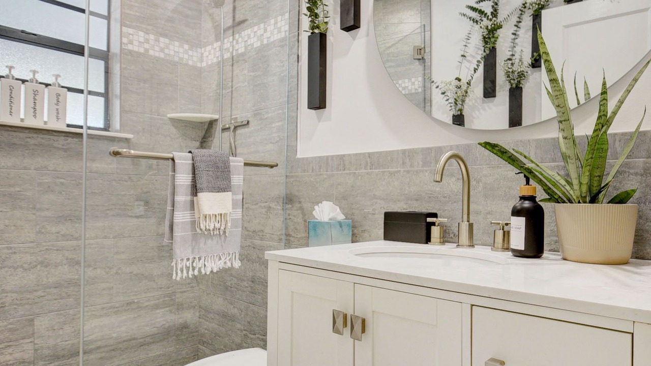 Photo of Bathroom in Flamingo Parks