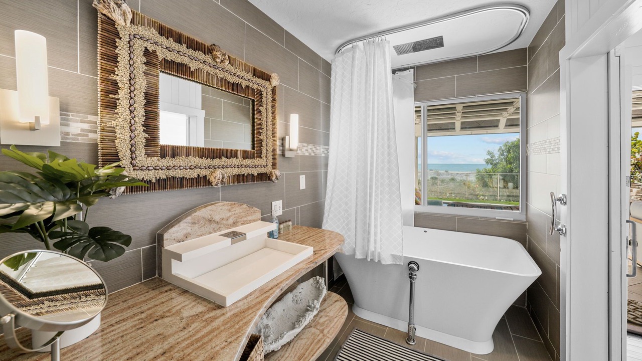 Photo of Bathroom in Independence Square