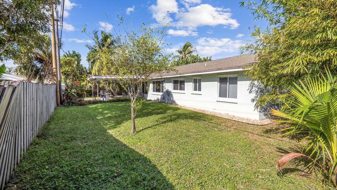 Photo of Outdoor in Tropic Palms