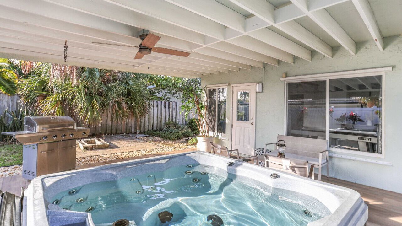 Photo of Patio Balcony in Tropic Palms