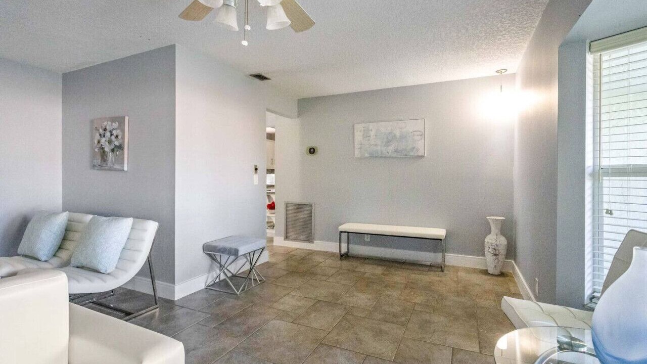 Photo of Livingroom in Tropic Palms