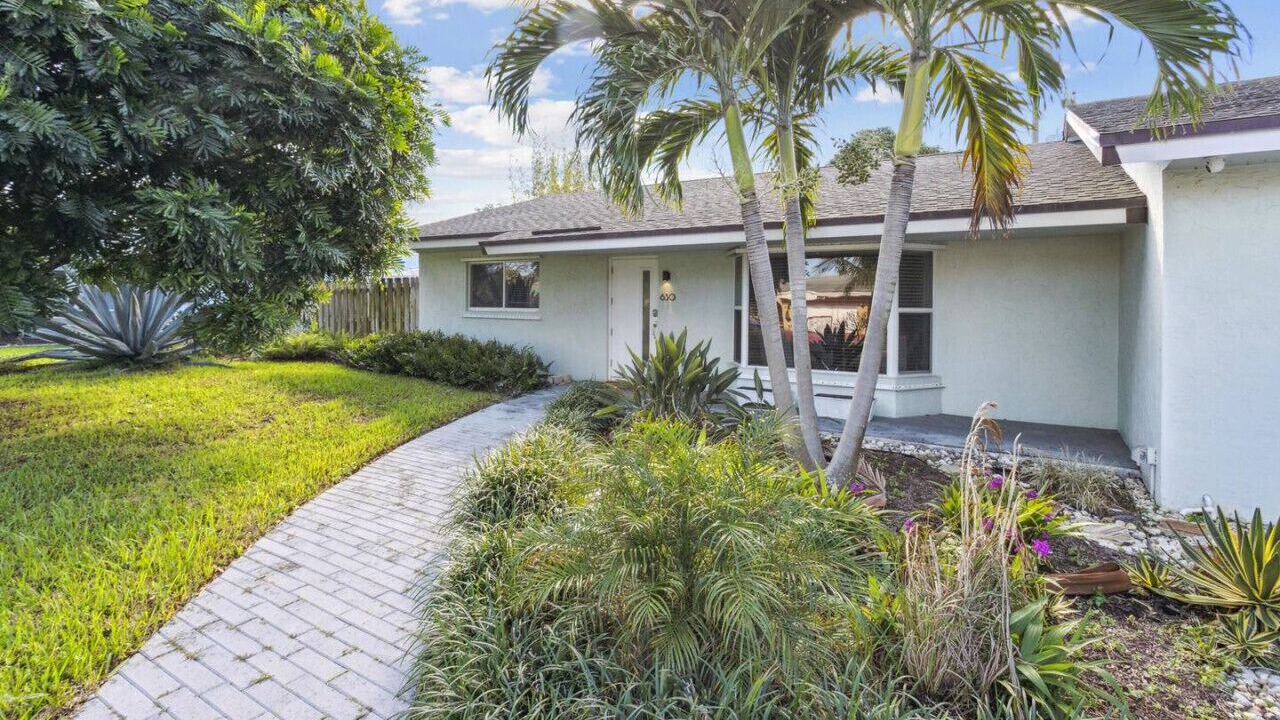 Photo of Outdoor in Tropic Palms