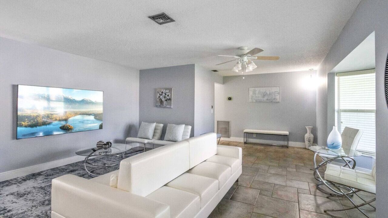 Photo of Livingroom in Tropic Palms