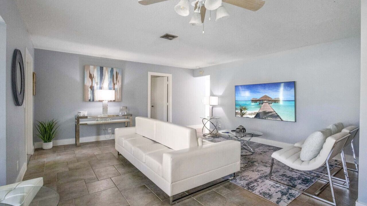 Photo of Livingroom in Tropic Palms