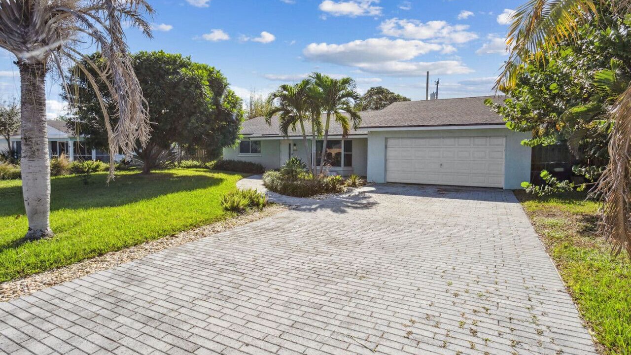 Photo of Outdoor in Tropic Palms