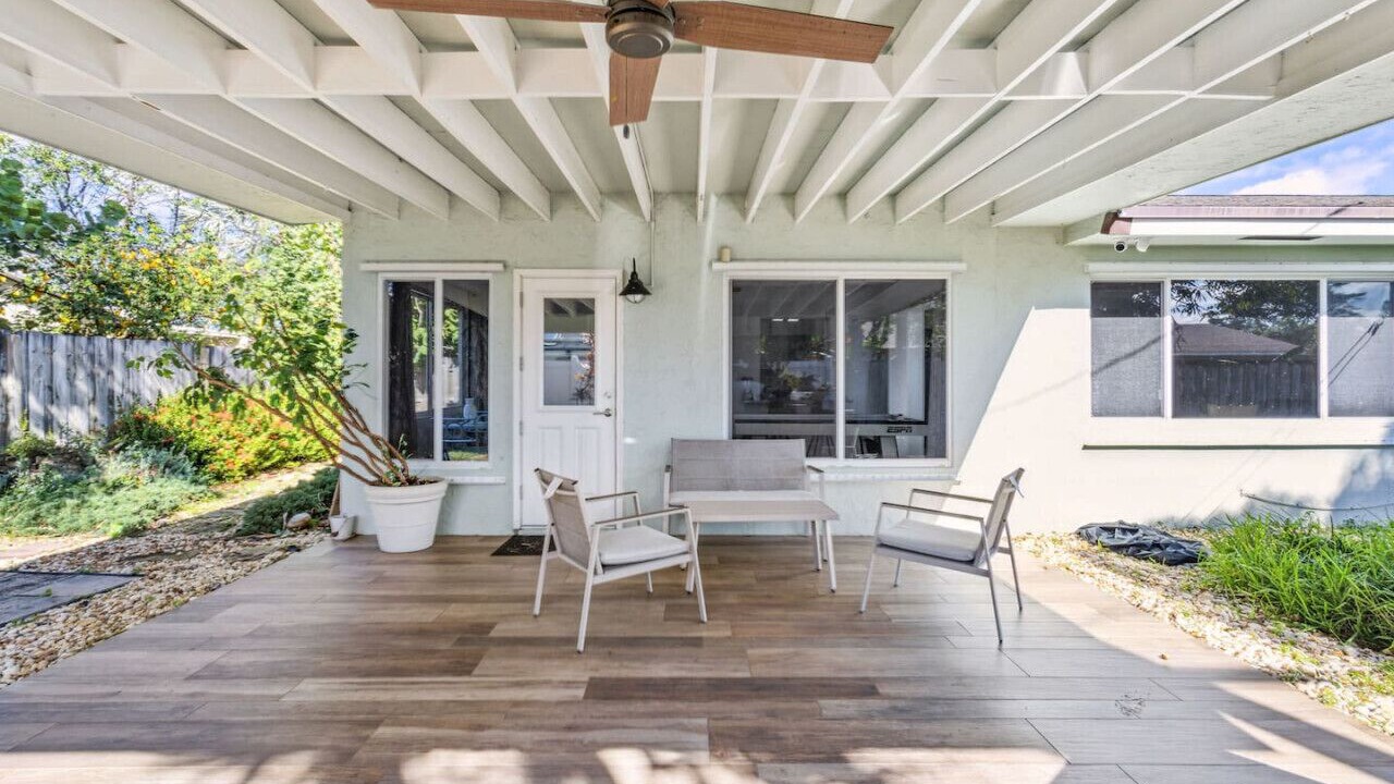 Photo of Patio Balcony in Tropic Palms