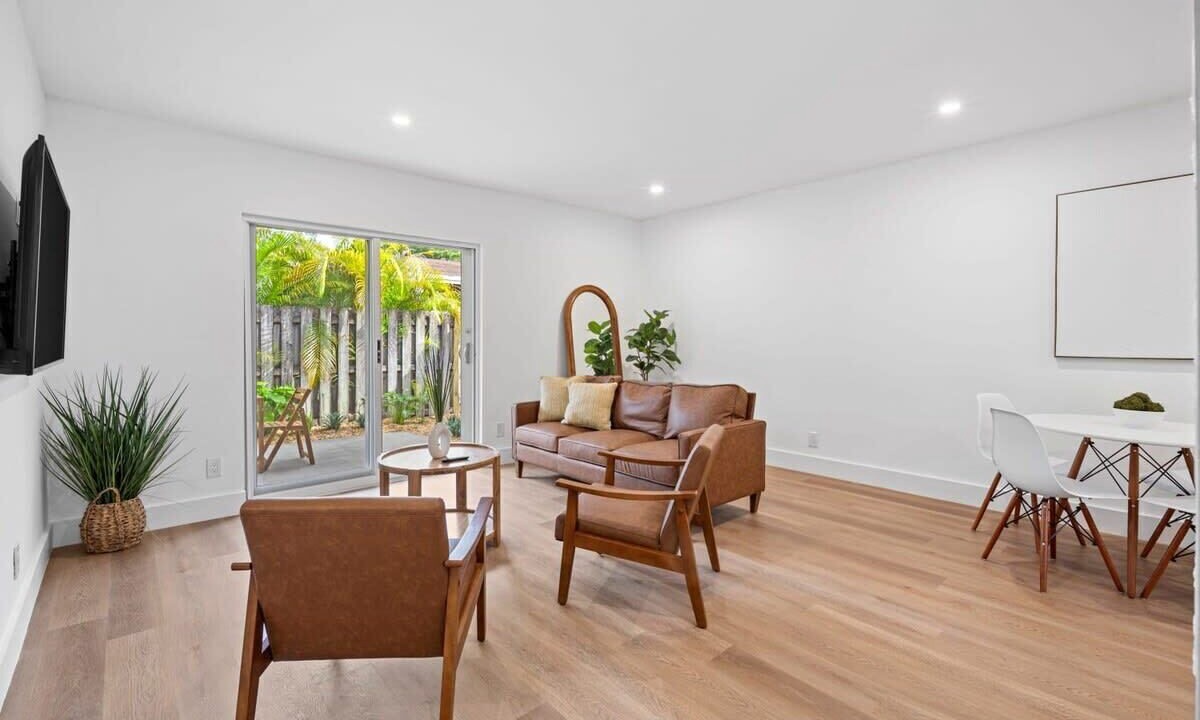 Photo of Livingroom in Sailboat Bend