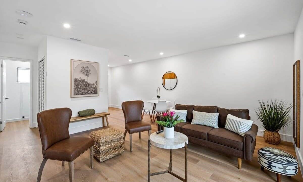Photo of Livingroom in Sailboat Bend