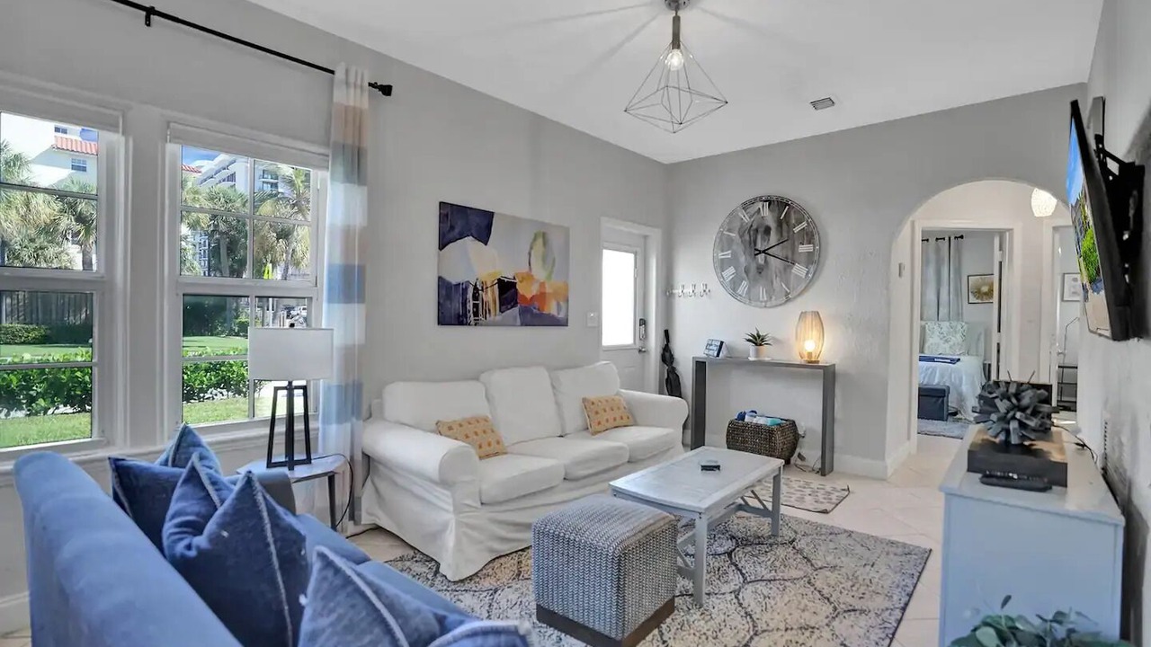 Photo of Livingroom in Surfside