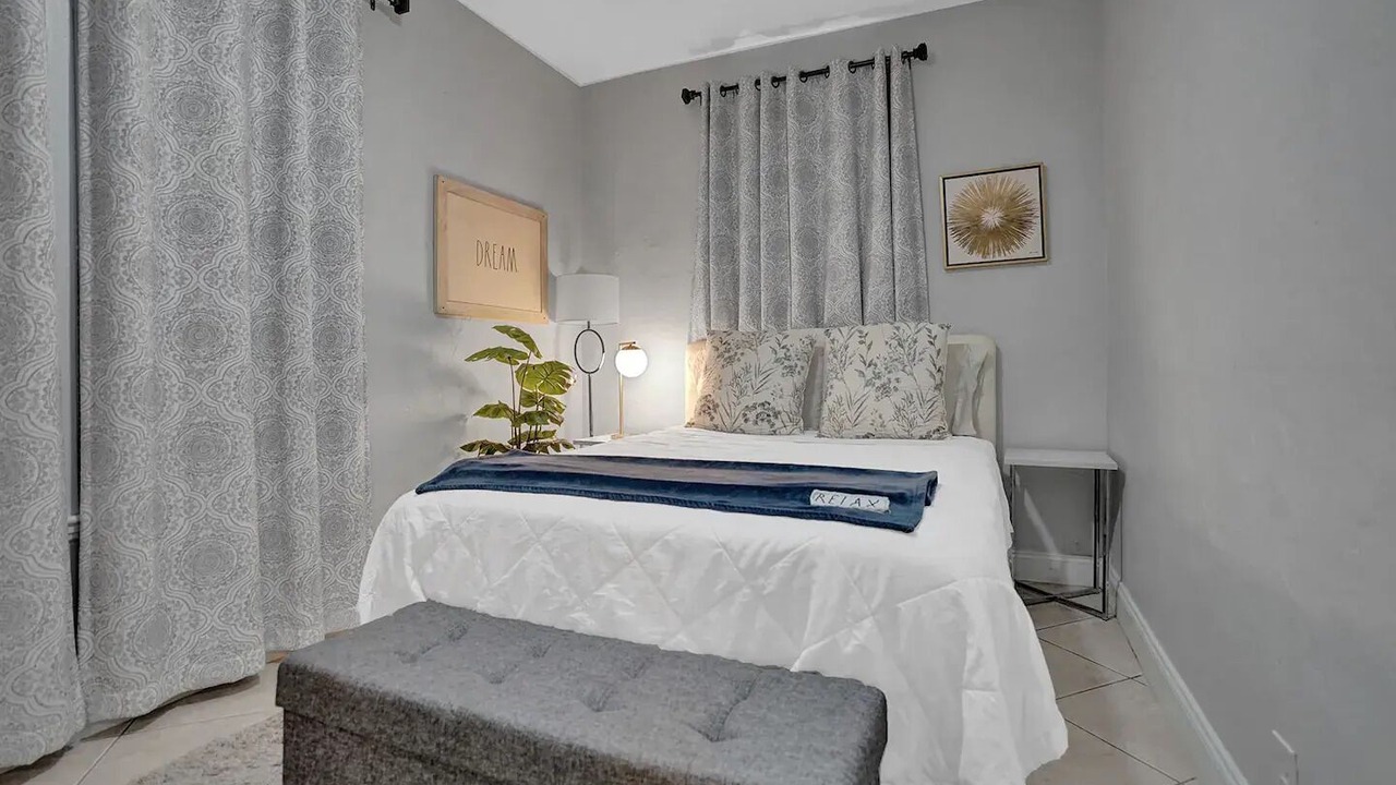 Photo of Bedroom in Surfside