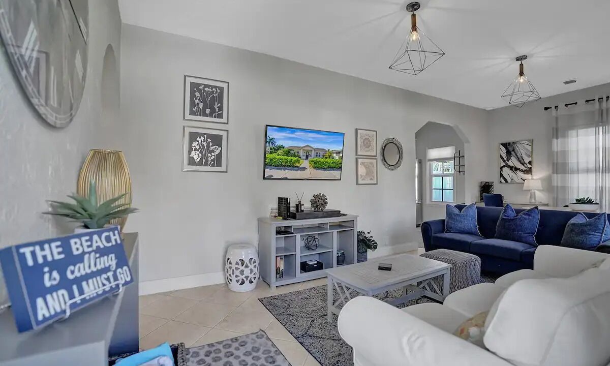Photo of Livingroom in Surfside