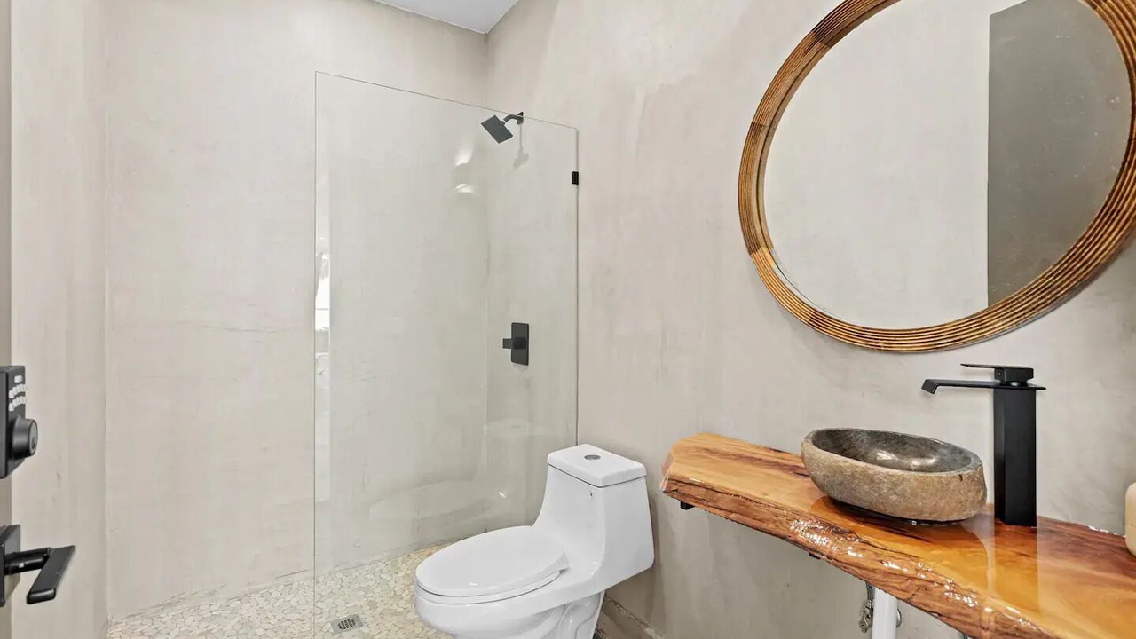 Photo of Bathroom in Tropic
