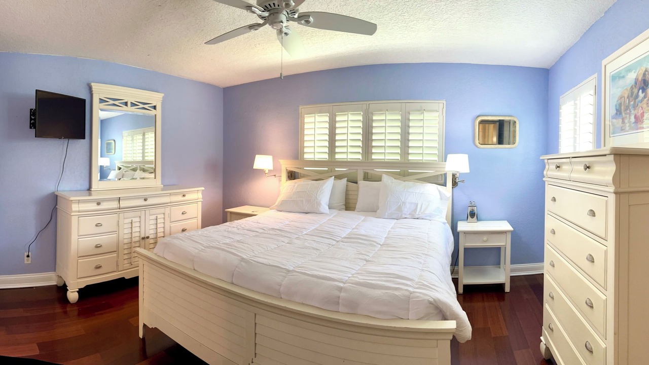 Photo of Bedroom in Santa Barbara Estates