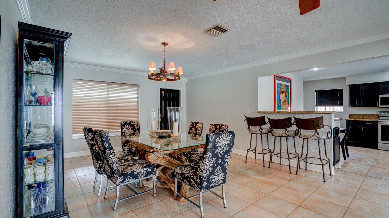 Photo of Livingroom in Santa Barbara Estates