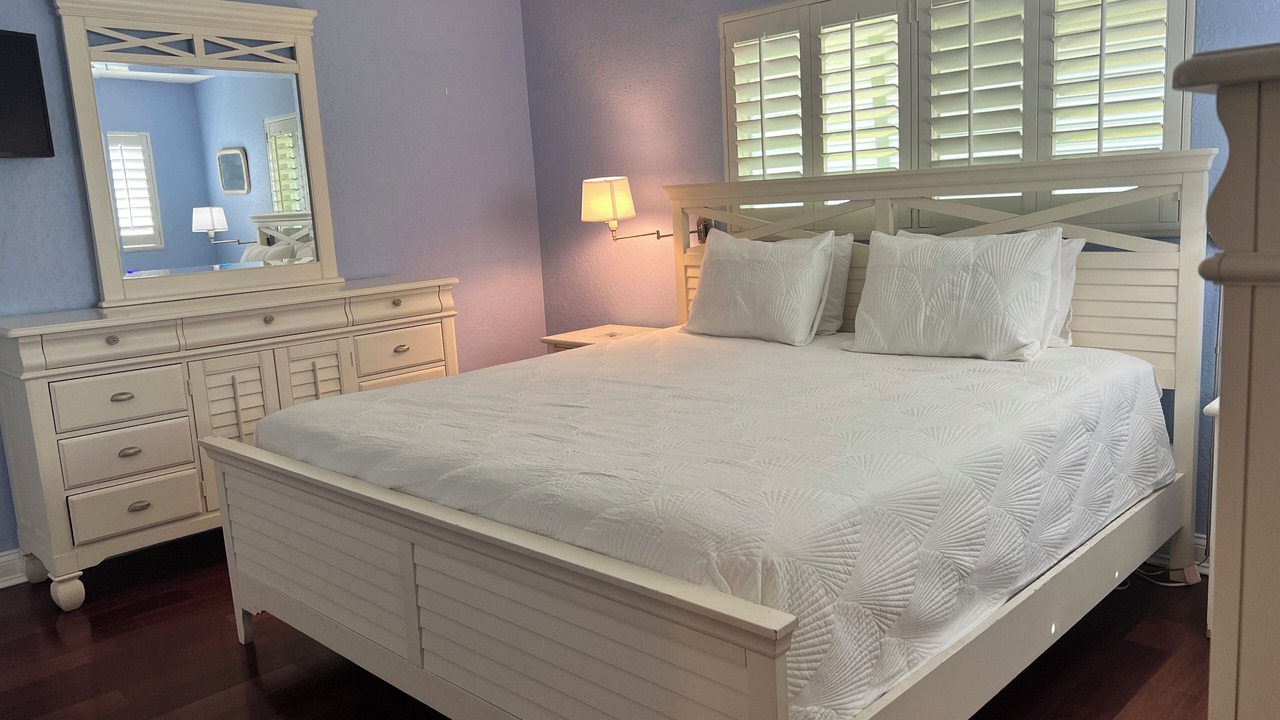 Photo of Bedroom in Santa Barbara Estates