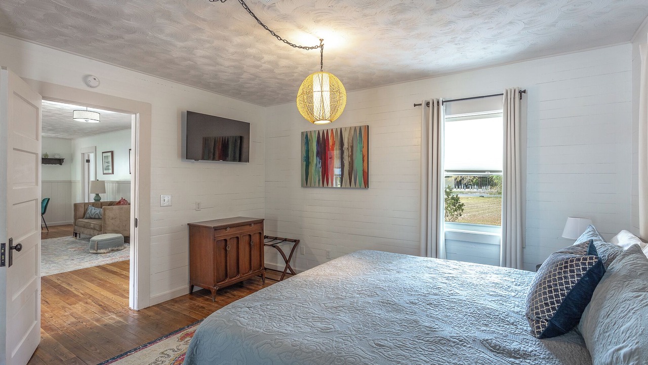 Photo of Bedroom in Eastpoint