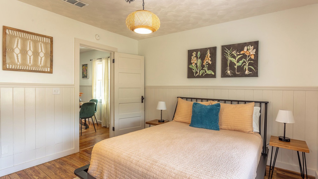 Photo of Bedroom in Eastpoint