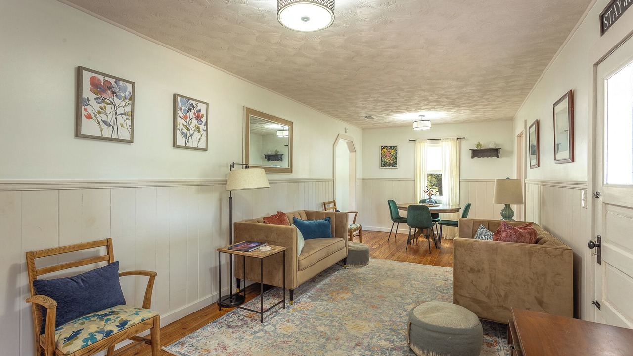 Photo of Livingroom in Eastpoint