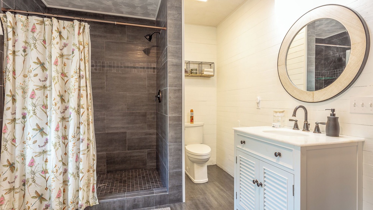 Photo of Bathroom in Eastpoint