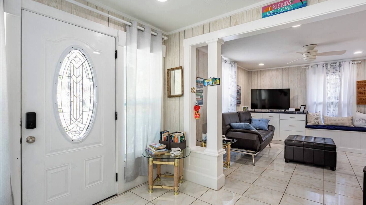 Photo of Livingroom in Historic Uptown