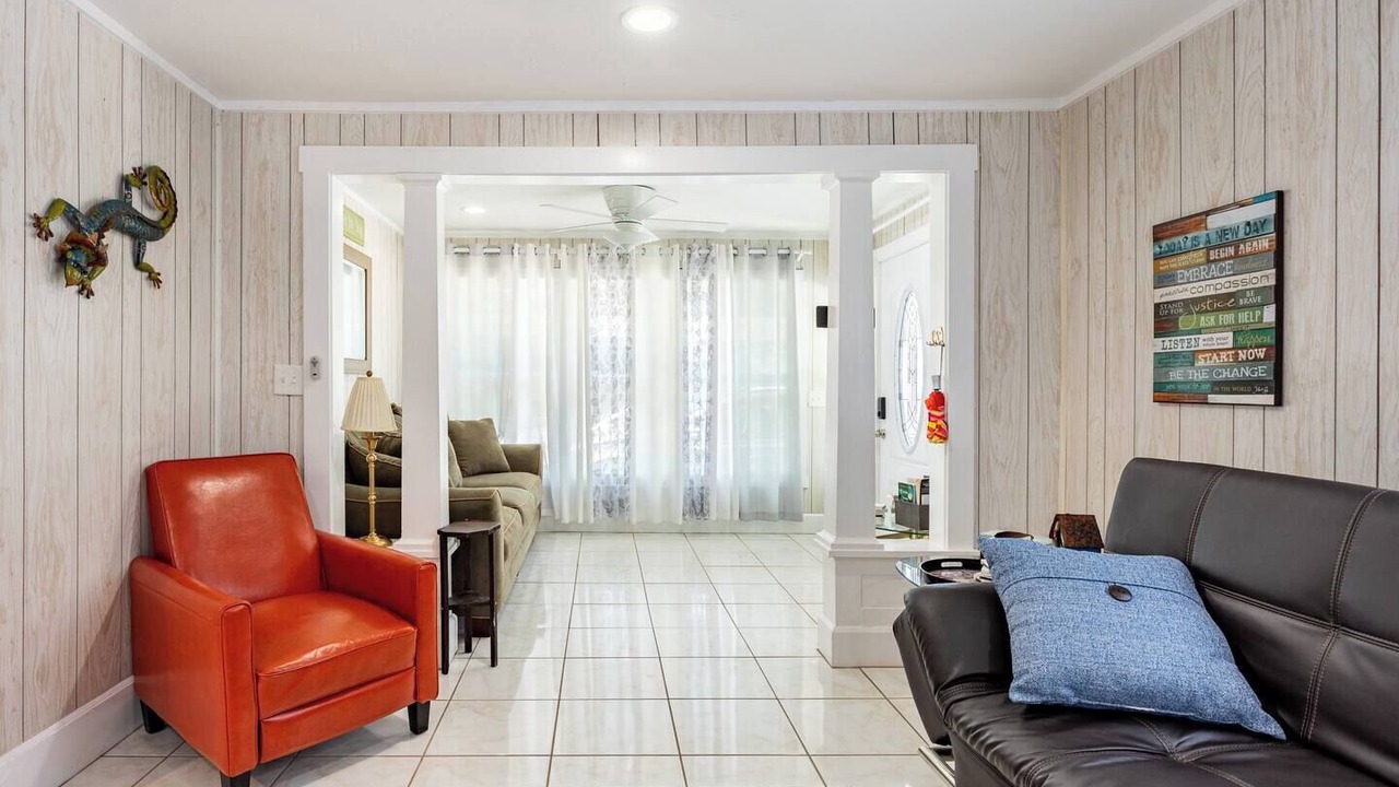 Photo of Livingroom in Historic Uptown