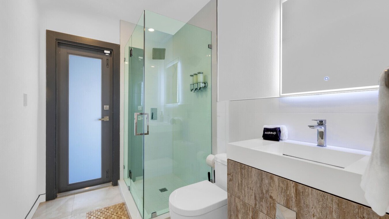 Photo of Bathroom in Sunset