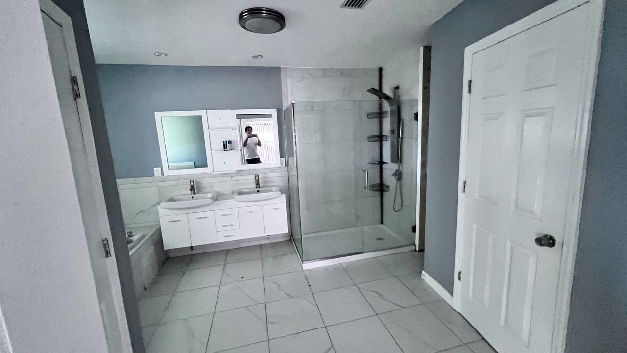 Photo of Bathroom in Lake Magdalene