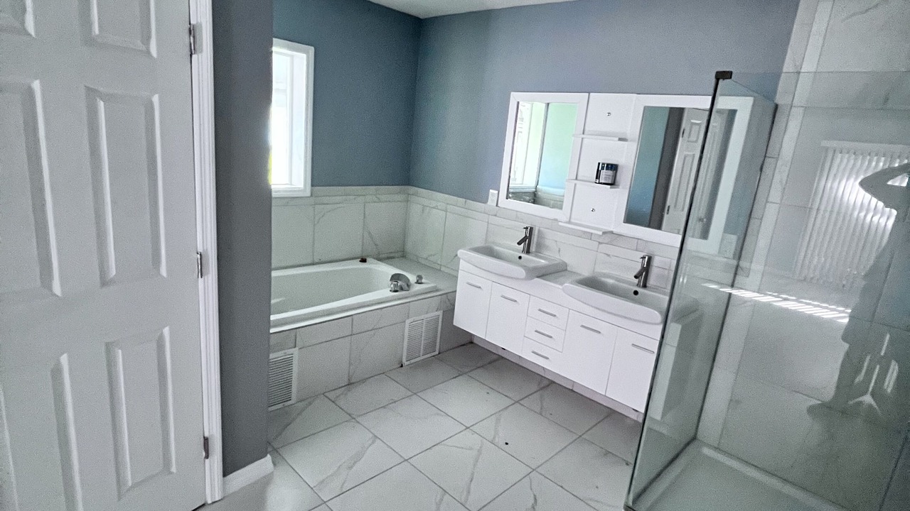 Photo of Bathroom in Lake Magdalene