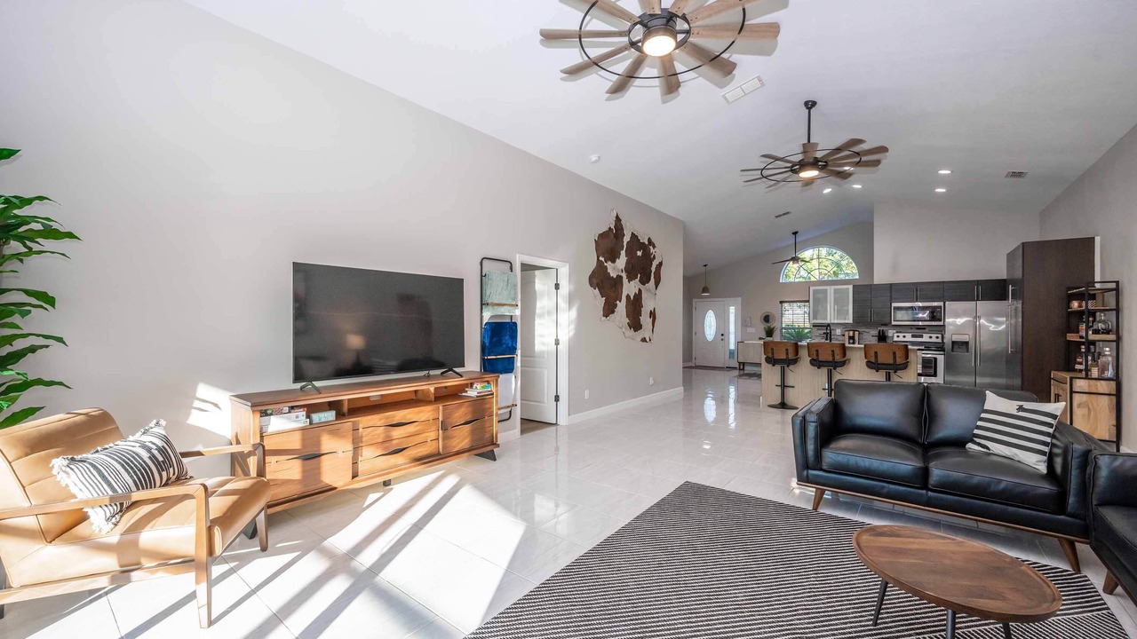 Photo of Livingroom in Groveland