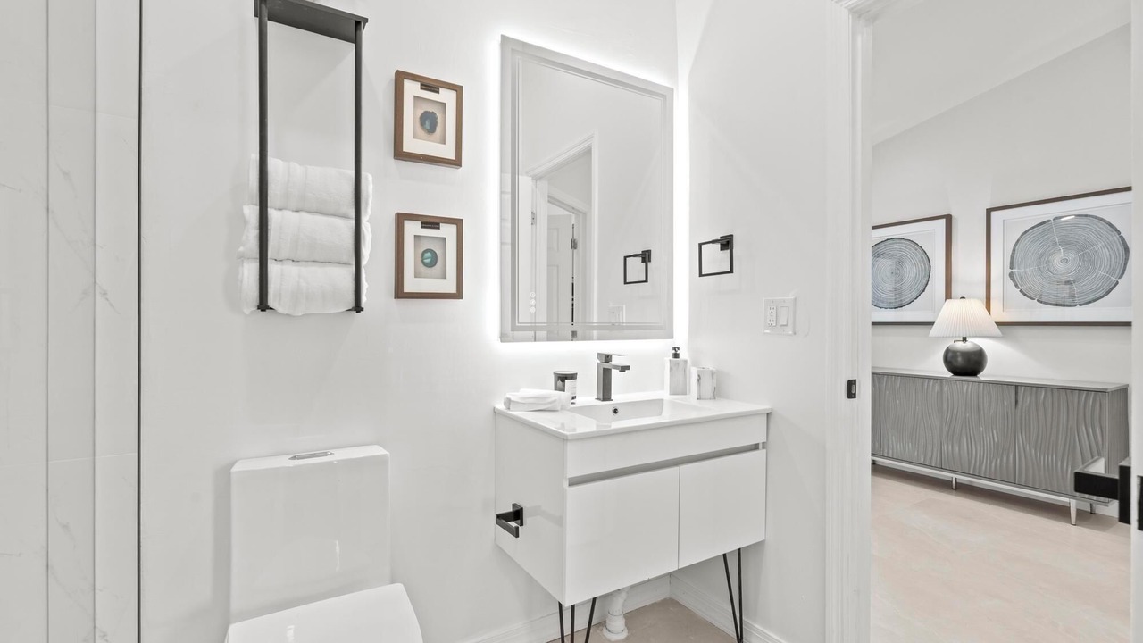 Photo of Bathroom in Greenview Shores