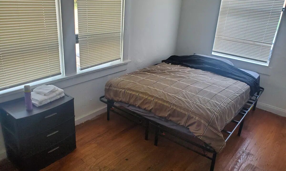 Photo of Bedroom in Old Northwood Historic District