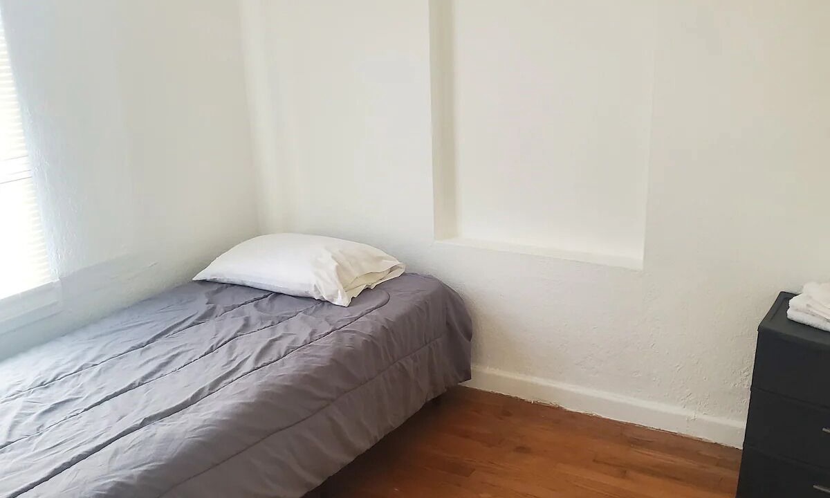 Photo of Bedroom in Old Northwood Historic District