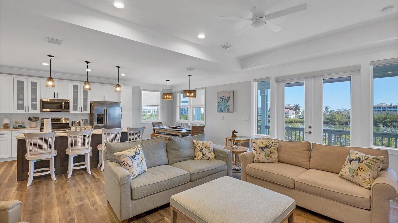 Photo of Livingroom in Palm Island