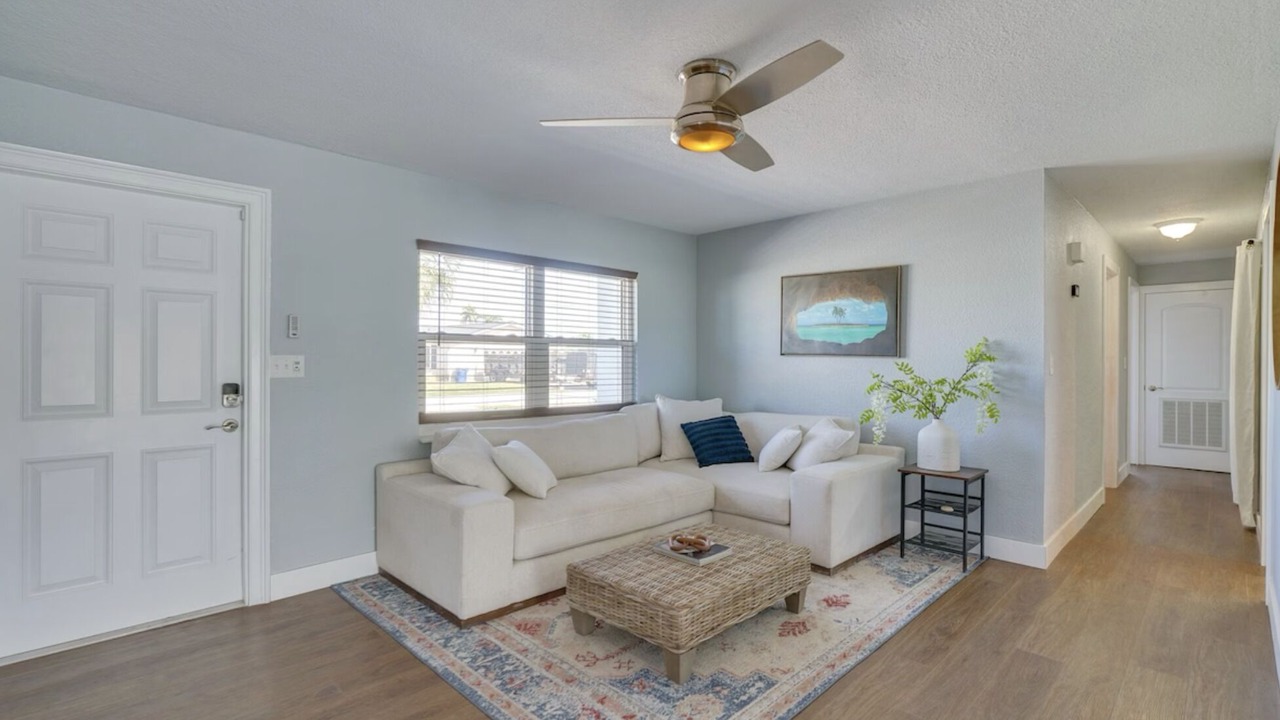 Photo of Livingroom in Lochmoor Waterway Estates
