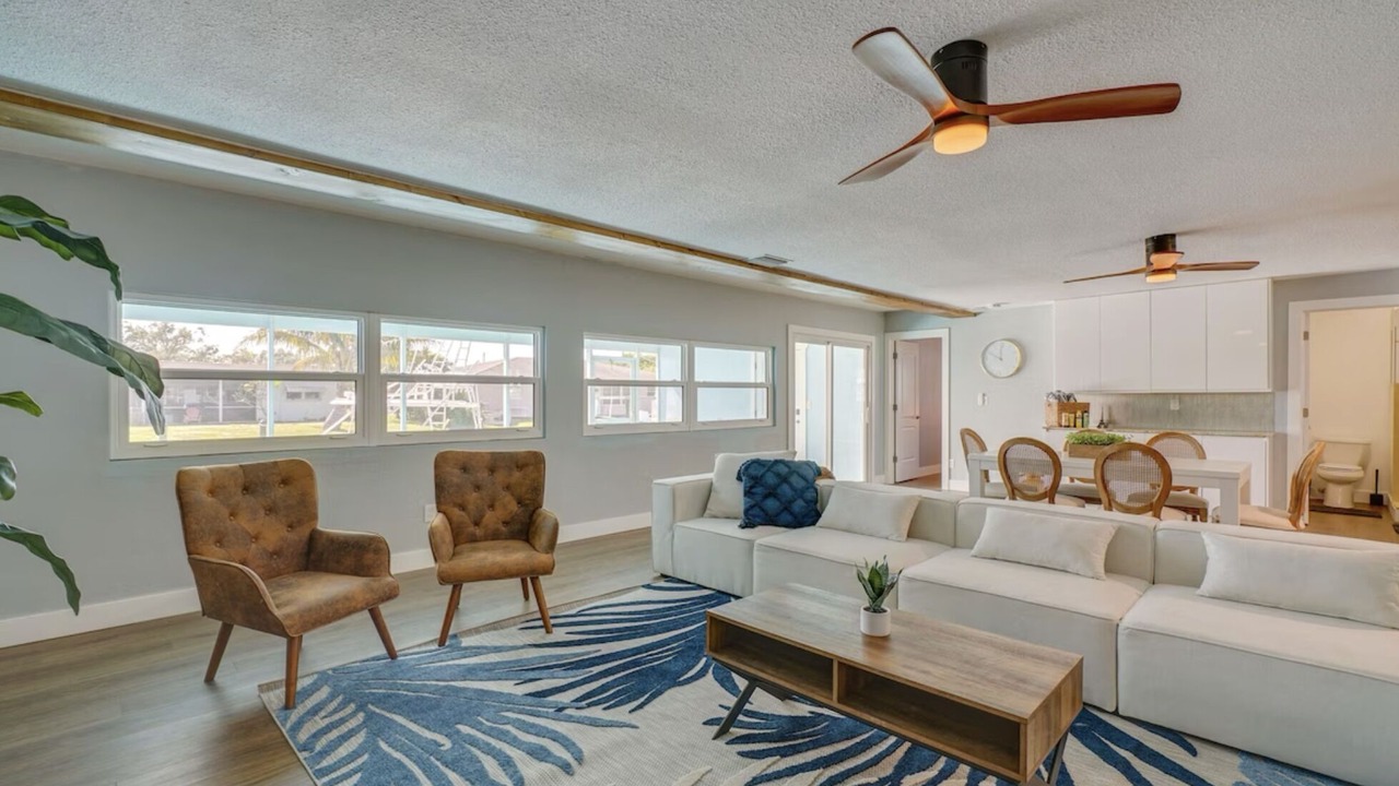 Photo of Livingroom in Lochmoor Waterway Estates