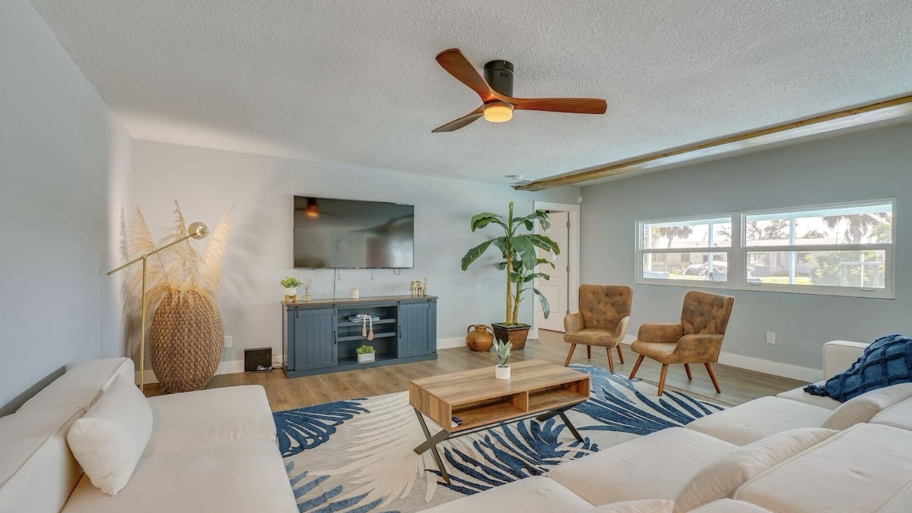 Photo of Livingroom in Lochmoor Waterway Estates