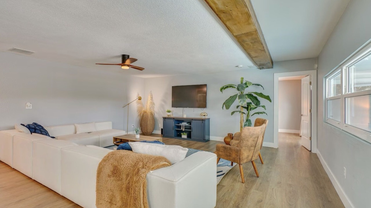 Photo of Livingroom in Lochmoor Waterway Estates