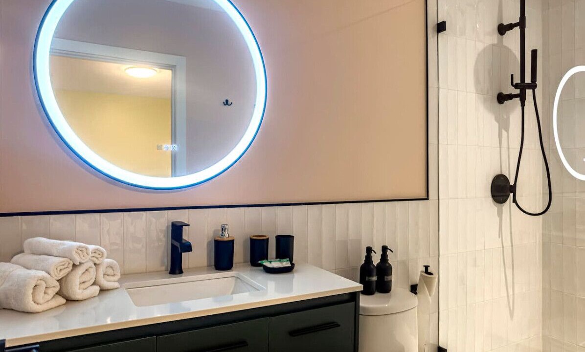 Photo of Bathroom in Golden Glades